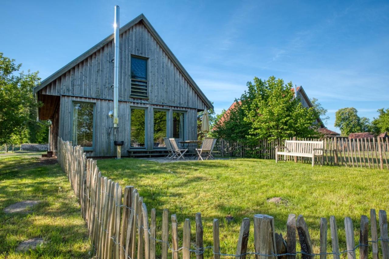 Traumhaff Kuestenchalets - Einzigartige Chalets An Der Ostsee. Ganz Aus Laerchenholz Mit Kamin Und Sauna Vogelsang-Warsin Экстерьер фото