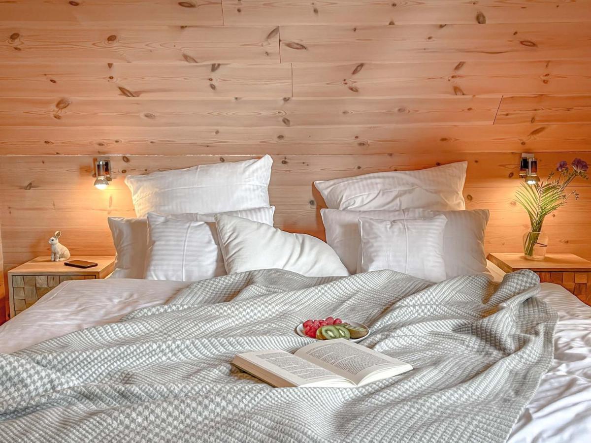 Traumhaff Kuestenchalets - Einzigartige Chalets An Der Ostsee. Ganz Aus Laerchenholz Mit Kamin Und Sauna Vogelsang-Warsin Экстерьер фото