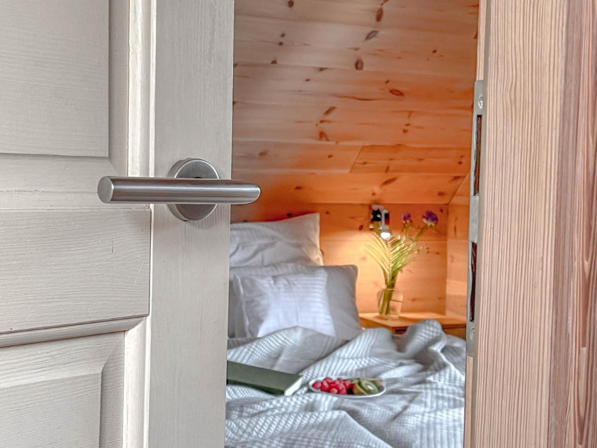 Traumhaff Kuestenchalets - Einzigartige Chalets An Der Ostsee. Ganz Aus Laerchenholz Mit Kamin Und Sauna Vogelsang-Warsin Экстерьер фото